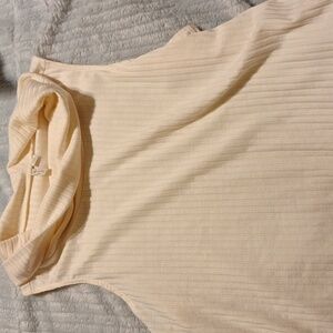 Sleeveless turtle neck